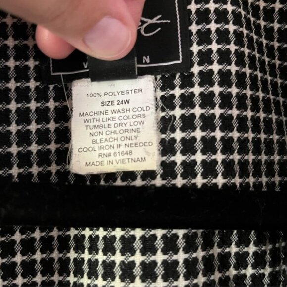 Black & White Giorgio Sant’ Angelo Patterned Skirt Suit Ruffle Bottom, Size 24W - Picture 7 of 13